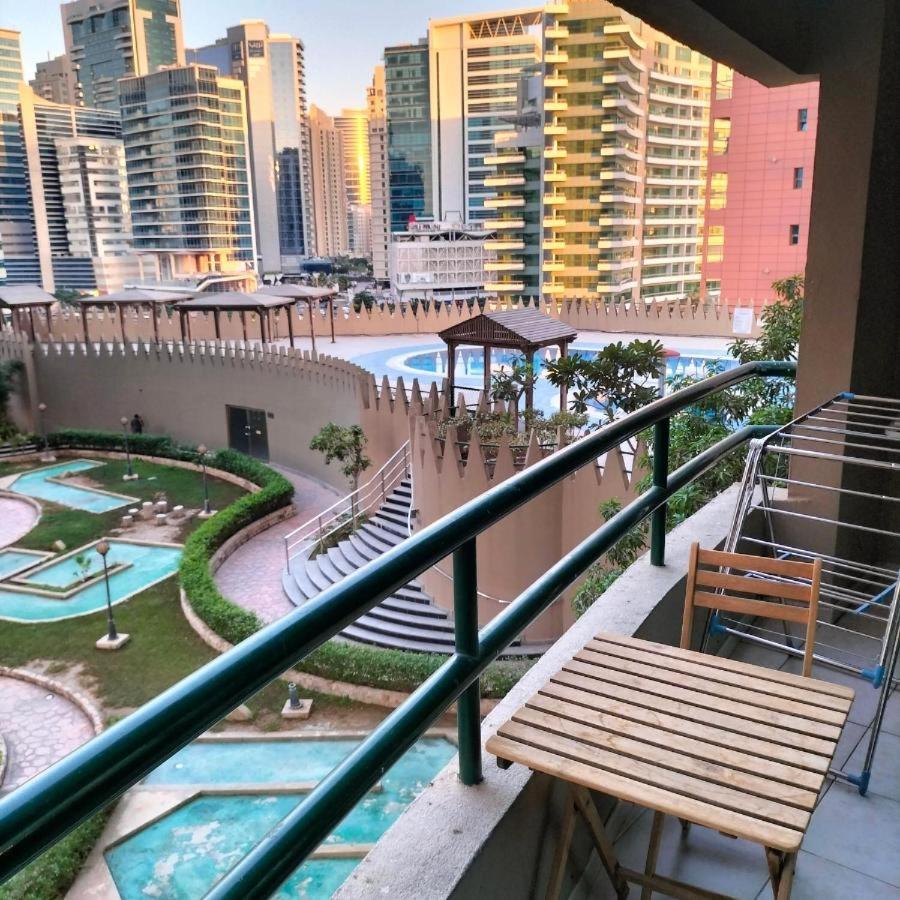 Nomad Partition Room In Barsha Heights 3 Mins To Icm Metro Dubái Exterior foto